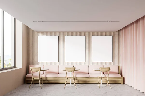 Nad Pohodlnou Pohovkou Moderním Interiéru Restaurace Béžovými Stěnami Betonovou Podlahou — Stock fotografie