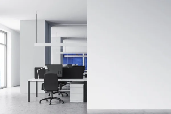 Interior Escritório Elegante Espaço Aberto Com Paredes Azuis Wthie Brilhantes — Fotografia de Stock