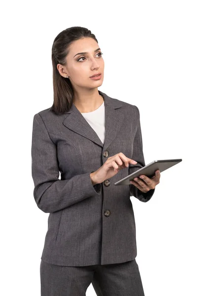 Tablet Bilgisayar Kullanan Zarif Takım Elbiseli Düşünceli Genç Bir Kadınının — Stok fotoğraf