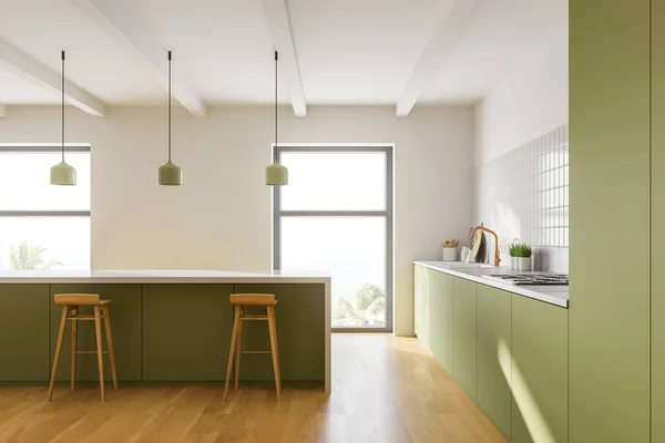 白い壁 木製の床 緑のカウンターとスツール付きのバーとスタイリッシュなキッチンのインテリア Windowsのぼやけた熱帯の眺め 3Dレンダリング — ストック写真