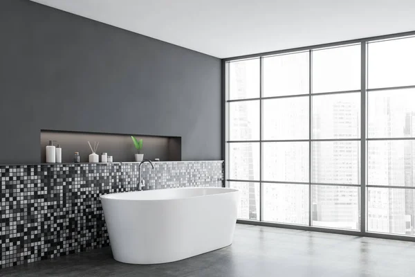 Angolo Bagno Moderno Con Pareti Mosaico Grigio Pavimento Cemento Finestra — Foto Stock