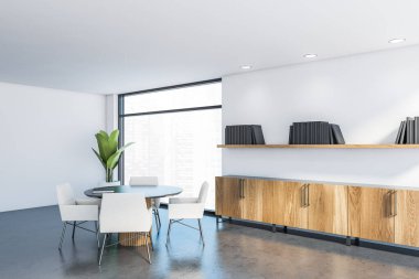 Modern ev kütüphanesinin köşesinde beyaz duvarlar, beton zemin, yuvarlak masa, beyaz sandalyeler ve kitaplık. Tahta dolaplar. Bulanık şehir manzaralı bir pencere. 3d oluşturma