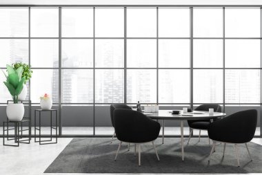 Beton zeminli panoramik yemek odasının içi, siyah koltuklu yuvarlak masa ve bulanık şehir manzaralı büyük balkon. 3d oluşturma