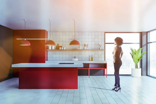 Beautiful Young African American Woman Standing Spacious Kitchen Gray White — Stock Photo, Image