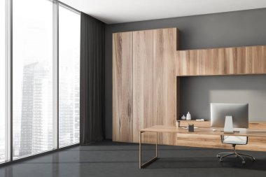 Gri duvarları, beton zemini, tahta bilgisayar masası ve kitaplıkları olan panoramik CEO ofisinin köşesi. Bulanık şehir manzaralı bir pencere. 3d oluşturma