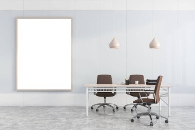 Beyaz duvarları, beton zemini, kahverengi sandalyeli şık masası ve dikey poster çerçeveli minimalist CEO ofisinin içi. 3d oluşturma