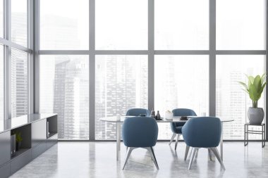 Beton zemini, mavi koltukları ve gri kitaplığı olan uzun oval gri masalı modern panoramik yemek odasının içi. Bulanık şehir manzarası. 3d oluşturma