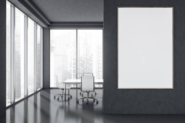 Panoramik toplantı odasının içinde gri duvarlar, beton zemin, metal sandalyeli uzun beyaz masa ve bulanık şehir manzarası var. Dikey maket posteri. 3d oluşturma
