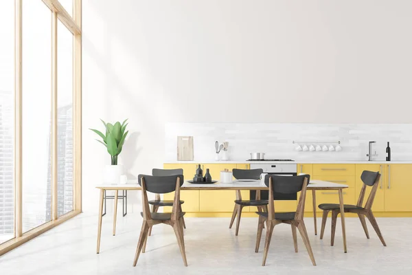 Intérieur Cuisine Panoramique Avec Murs Blancs Sol Béton Comptoirs Jaunes — Photo