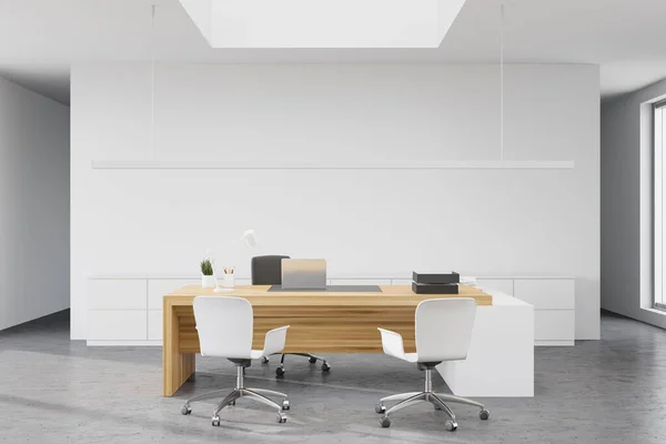 Interior Escritório Ceo Elegante Com Paredes Brancas Piso Concreto Mesa — Fotografia de Stock