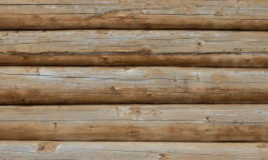 yuvarlak ve büyük kütük duvar