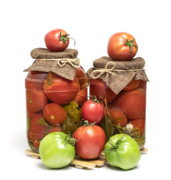 바탕에 통조림 토마토와 토마토를 — 스톡 사진