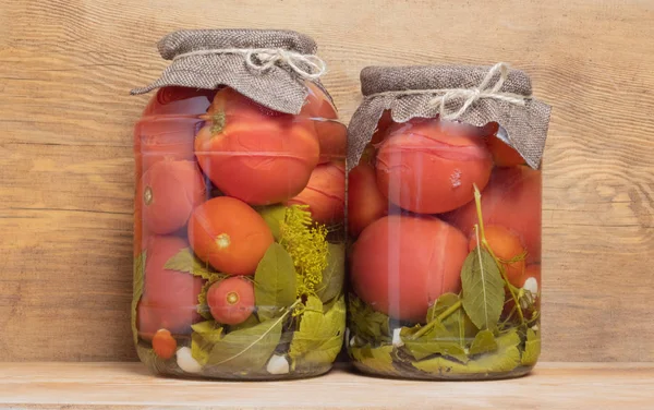 Gezouten Tomaten Houten Ondergrond — Stockfoto