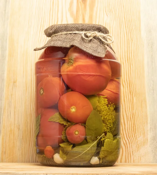 Solone Pomidory Drewnianym Tle — Zdjęcie stockowe