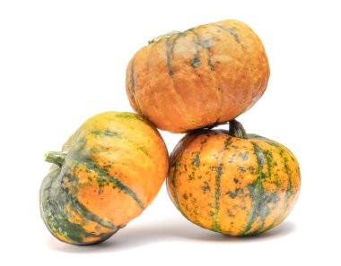 beyaz zemin üzerinde olgunlaşmış kabak