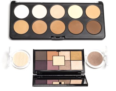 Beyaz arkaplanda kozmetik ürünler