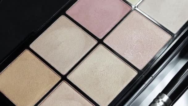 Primer Plano Paleta Las Sombras Ojos Con Los Pinceles Gira — Vídeos de Stock