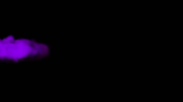 紫色发亮的烟在黑色背景上飘扬. — 图库视频影像