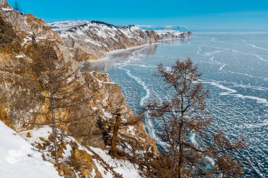 - Rusya. Sibirya 'da. Irkutsk 'ta. Baykal Gölü. Olkhon Adası.