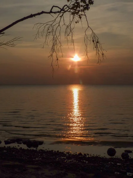  Deniz kenarında muhteşem bir gün batımı