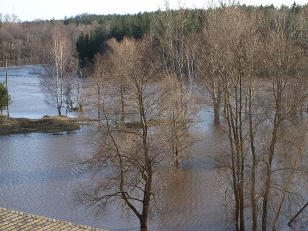 Dimmiga Vårlandskap Med Översvämmad Flod Utsikt Ovanifrån Över Taket — Stockfoto