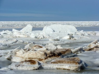 Taş ve buz oluşumları ile soyut resim