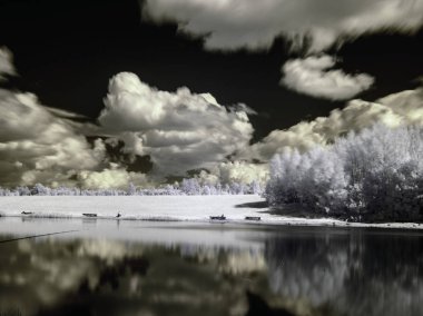 sürreal kızılötesi fotoğrafçılık, güzel kümülüs bulutları