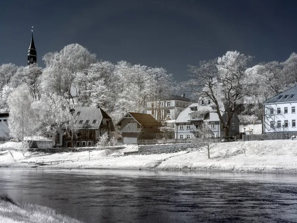 Fotografía infrarroja, paisaje con río — Foto de Stock