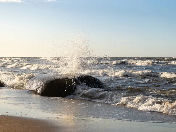 Τοπίο με πετρώδεις ακτές της θάλασσας, — Φωτογραφία Αρχείου