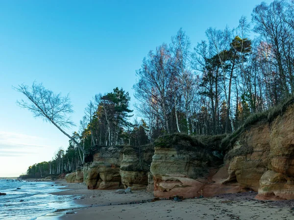 Paisaje con acantilado de arenisca al amanecer — Foto de Stock