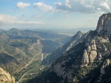 Çıplak kayalarla kaplı manzara