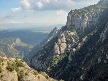 Çıplak kayalarla kaplı manzara