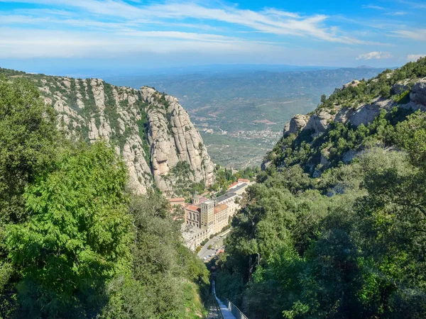 Çıplak kayalarla kaplı manzara — Stok fotoğraf