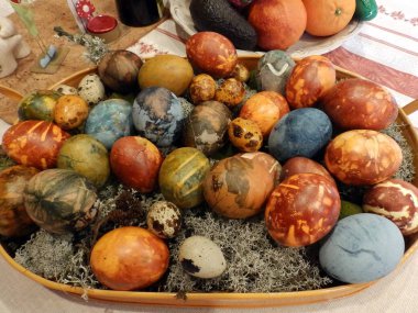 picture with painted eggs