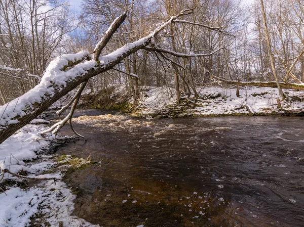 Hintergrund Eines Schnell Fließenden Unscharfen Flusses Winterlandschaft — Stockfoto