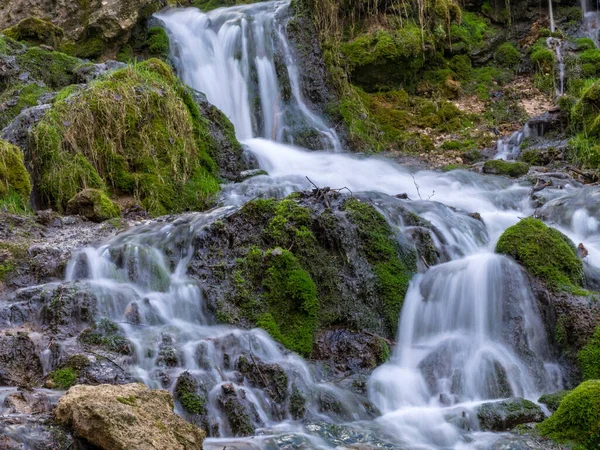 Stream Water Flowing Rocks Creating Waterfall Effect Clear Water Green — Stock Photo, Image