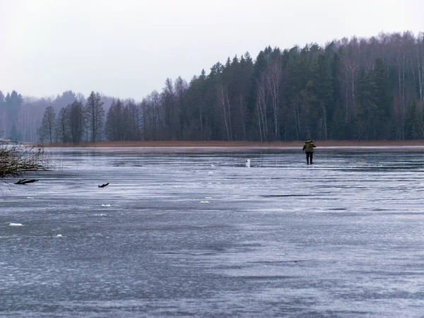 Winter Fisherman Thin Ice Glaciers Ice Surface Naked Tree Silhouettes — Stock Photo, Image