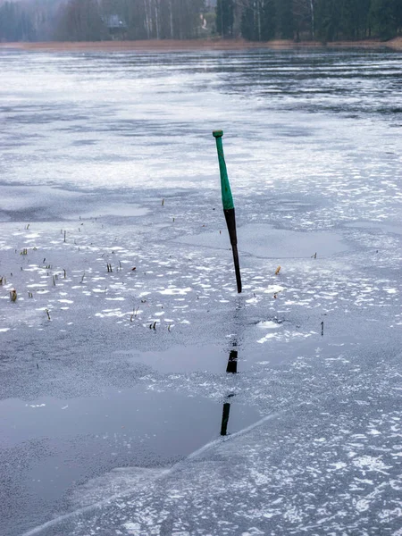 Paisaje Invierno Con Lago Congelado Siluetas Árboles Desnudos Las Orillas —  Fotos de Stock