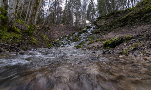 Stream Water Flowing Rocks Creating Waterfall Effect Clear Water Green — Stock Photo, Image