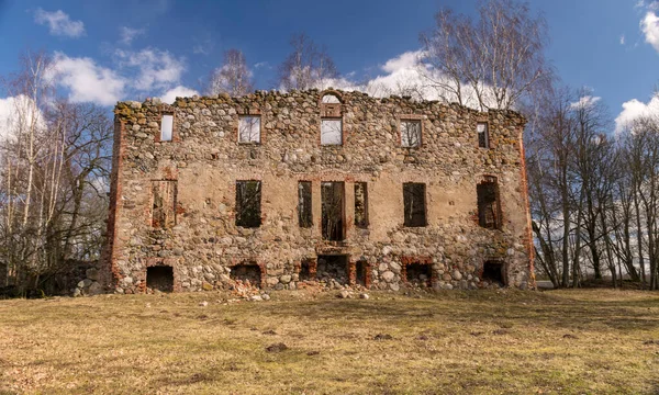 Paisagem Maravilhosa Com Ruínas Uma Casa Senhorial Velha Árvores Edifício — Fotografia de Stock