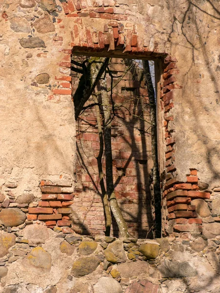 Obrázek Dřevěným Oknem Kamenné Zdi — Stock fotografie