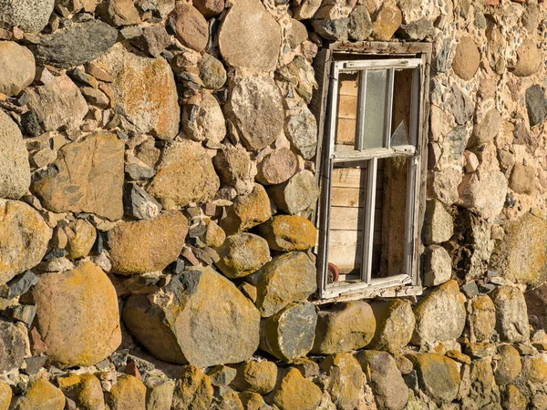 Obraz Drewnianym Oknem Kamiennej Ścianie — Zdjęcie stockowe