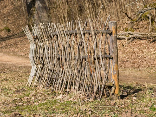 Сільський Пейзаж Плетеним Дерев Яним Парканом Ранньою Весною Сухою Старою — стокове фото