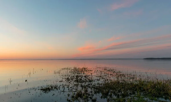 Belo Pôr Sol Praia Lago Reflexão Nascer Sol Lago Burtnieki — Fotografia de Stock