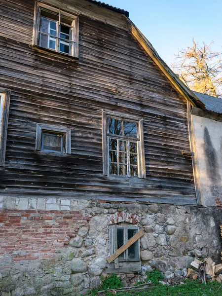Eski Bir Binanın Parçaları Tarihi Kanıtlar Augstroze Malikanesi Letonya — Stok fotoğraf