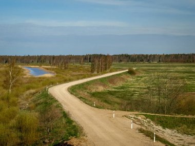 Göl kıyısı, sel basmış çayırları, ilk bahar yeşilliği, duvar kağıdı, Silzemnieki çayırları, Burtnieks, Letonya