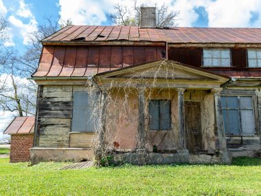 güzel güneşli bahar manzarası malikanesi, Liepa malikanesinin eski malikanesi, Liepas bölgesi, Priekuli bölgesi, Letonya