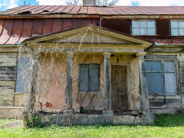 güzel güneşli bahar manzarası malikanesi, Liepa malikanesinin eski malikanesi, Liepas bölgesi, Priekuli bölgesi, Letonya