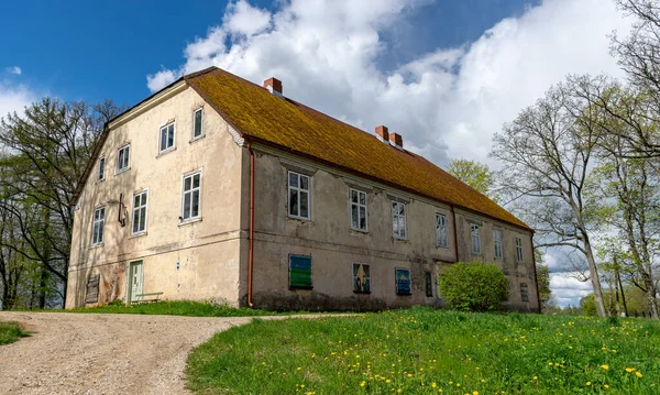 Paisaje Primavera Con Hermoso Edificio Piedra Casa Escuela Dominical Cerca —  Fotos de Stock