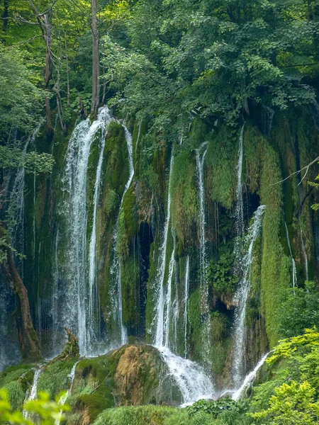 Paisaje Con Una Las Cascadas Parque Nacional Los Lagos Plitvice — Foto de Stock